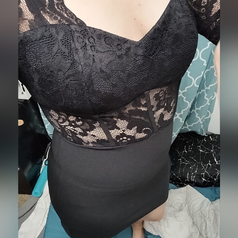 Lace Party Dress - Picture 5 of 6